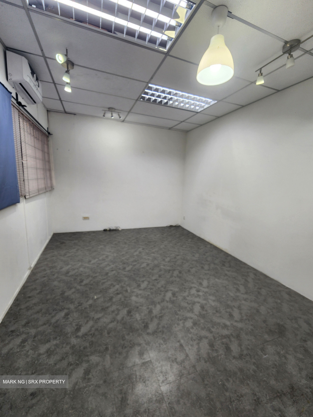 Waterloo Centre (D7), Office #457727501